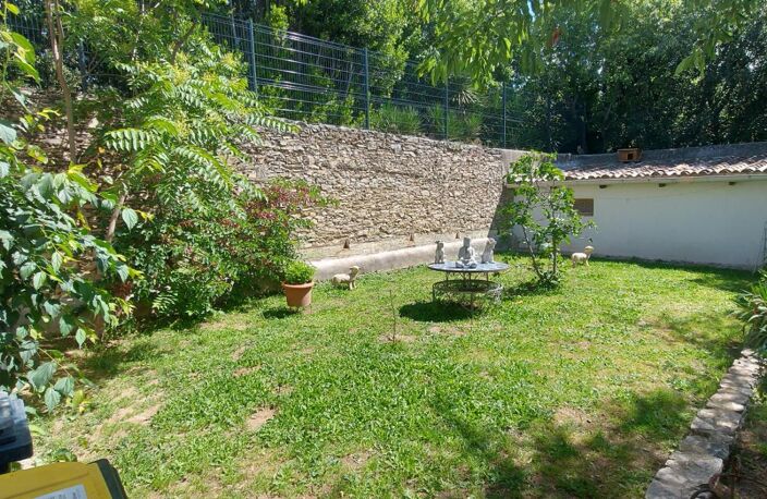 GARD. 30.NIMES. Quartier La Cigale. Maison de 120 m2 sur terrain arboré de 1250 m² avec Piscine Dépendance Capitelle — photo 3