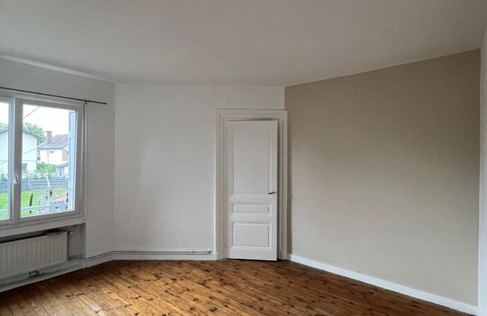 Location appartement 2 pièces 60 m² à Saint-Genest-Lerpt (42530) — photo 3