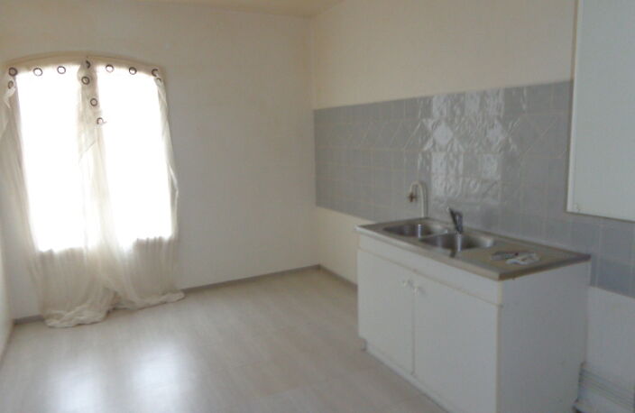 Location appartement 4 pièces 75 m² à Draguignan (83300) — photo 2