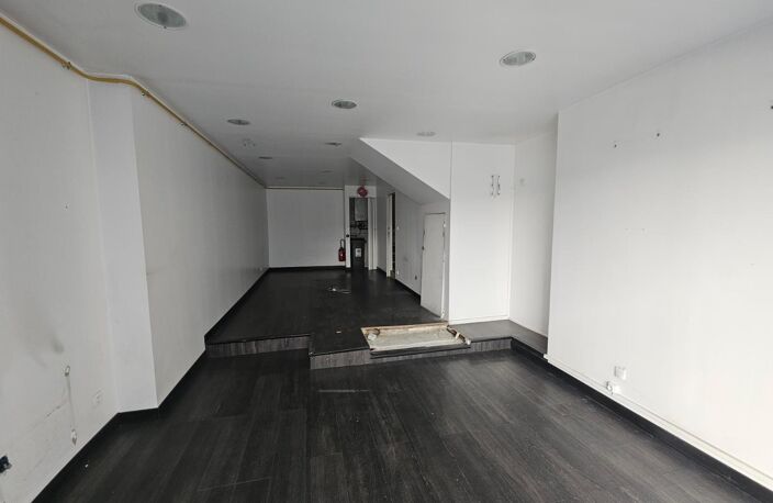 Location commerce  35 m² à Tours (37000) — photo 2