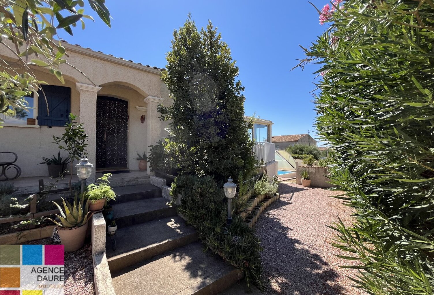 Maison de plain-pied avec piscine sur 506 m² de terrain — photo 1