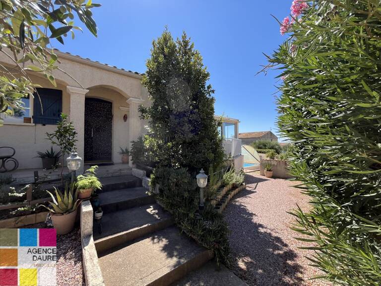 Maison de plain-pied avec piscine sur 506 m² de terrain — photo 1