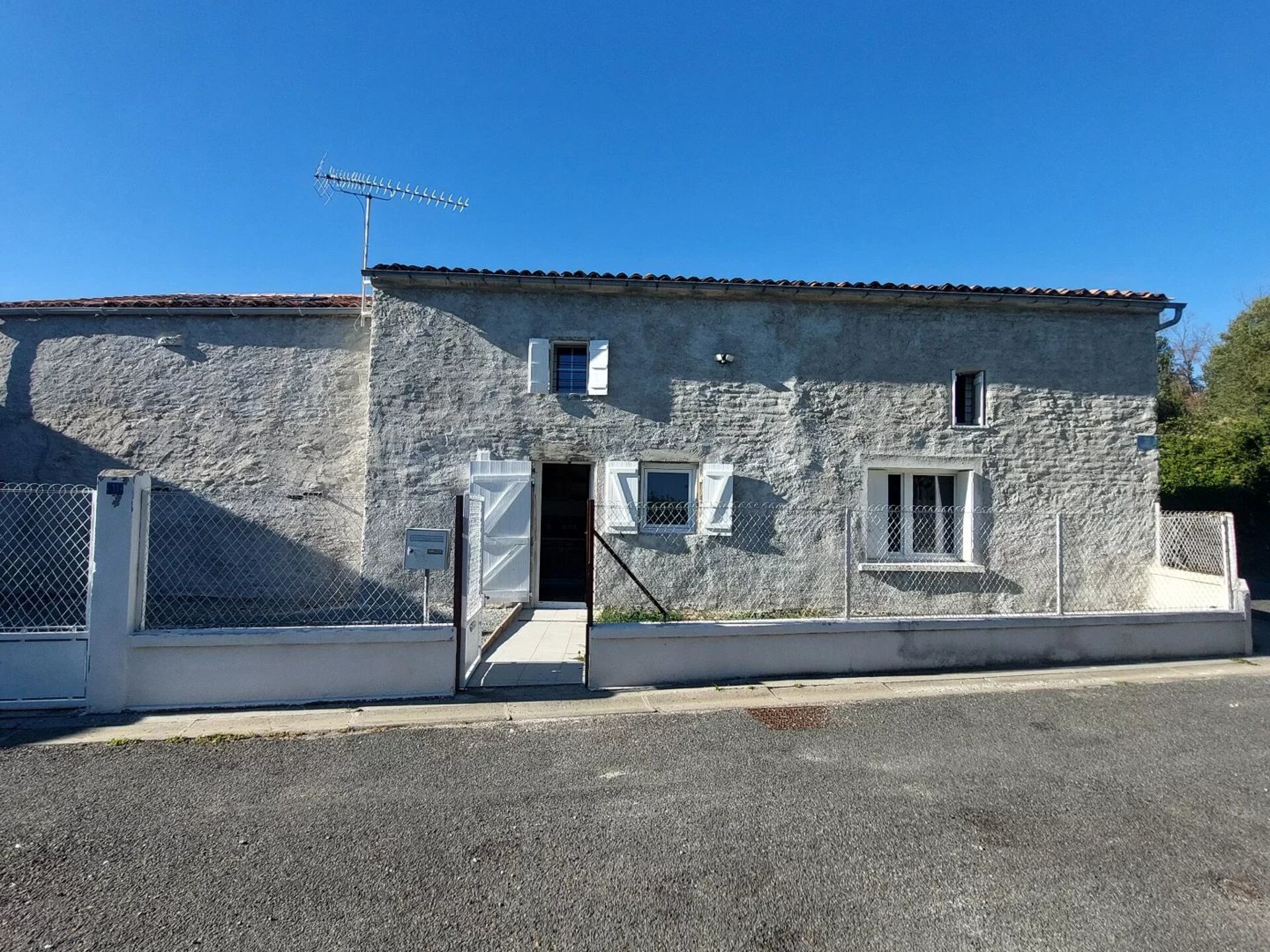 Maison 4 pièces 80 m² · à Gourvillette · 80 m² · 694 €/mois