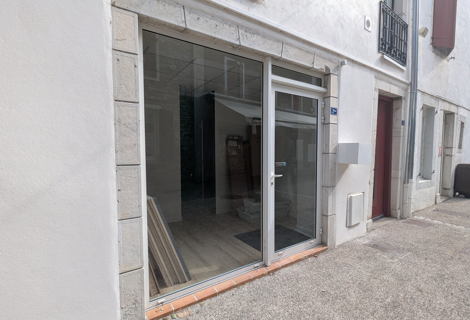 Local commercial de 20 m2 à louer au centre à Saint-Palais. — photo 1