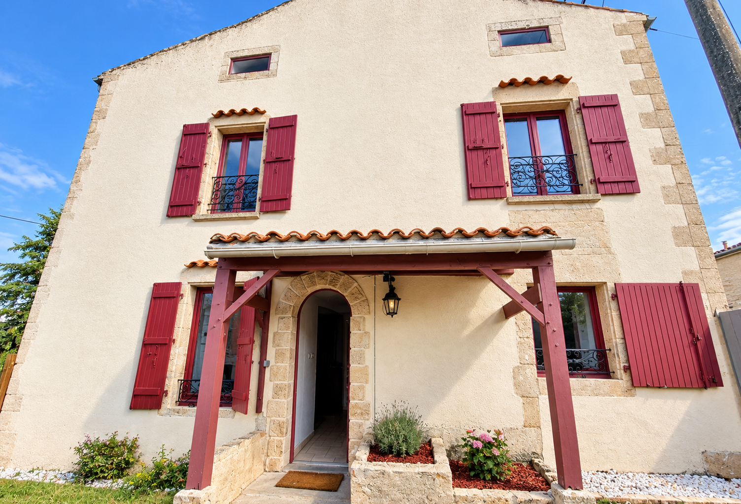 Maison bourg de Saint Pompain 105m2 - 3 chambres - terrain - — photo 1