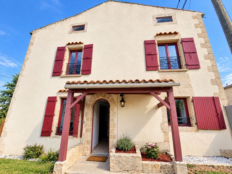 Maison bourg de Saint Pompain 105m2 - 3 chambres - terrain - — photo 1