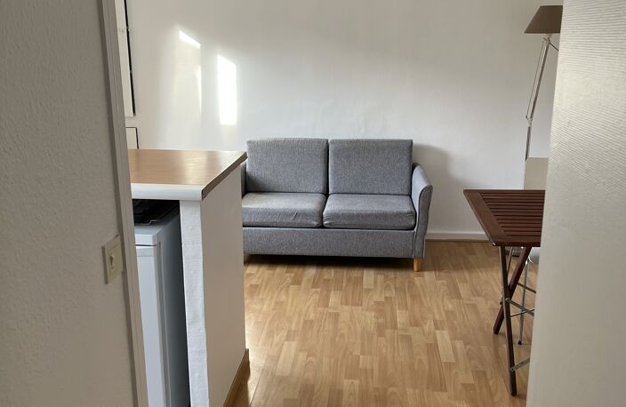 appartement 2 pièces vendu loué bail meublé 4ème étage — photo 2