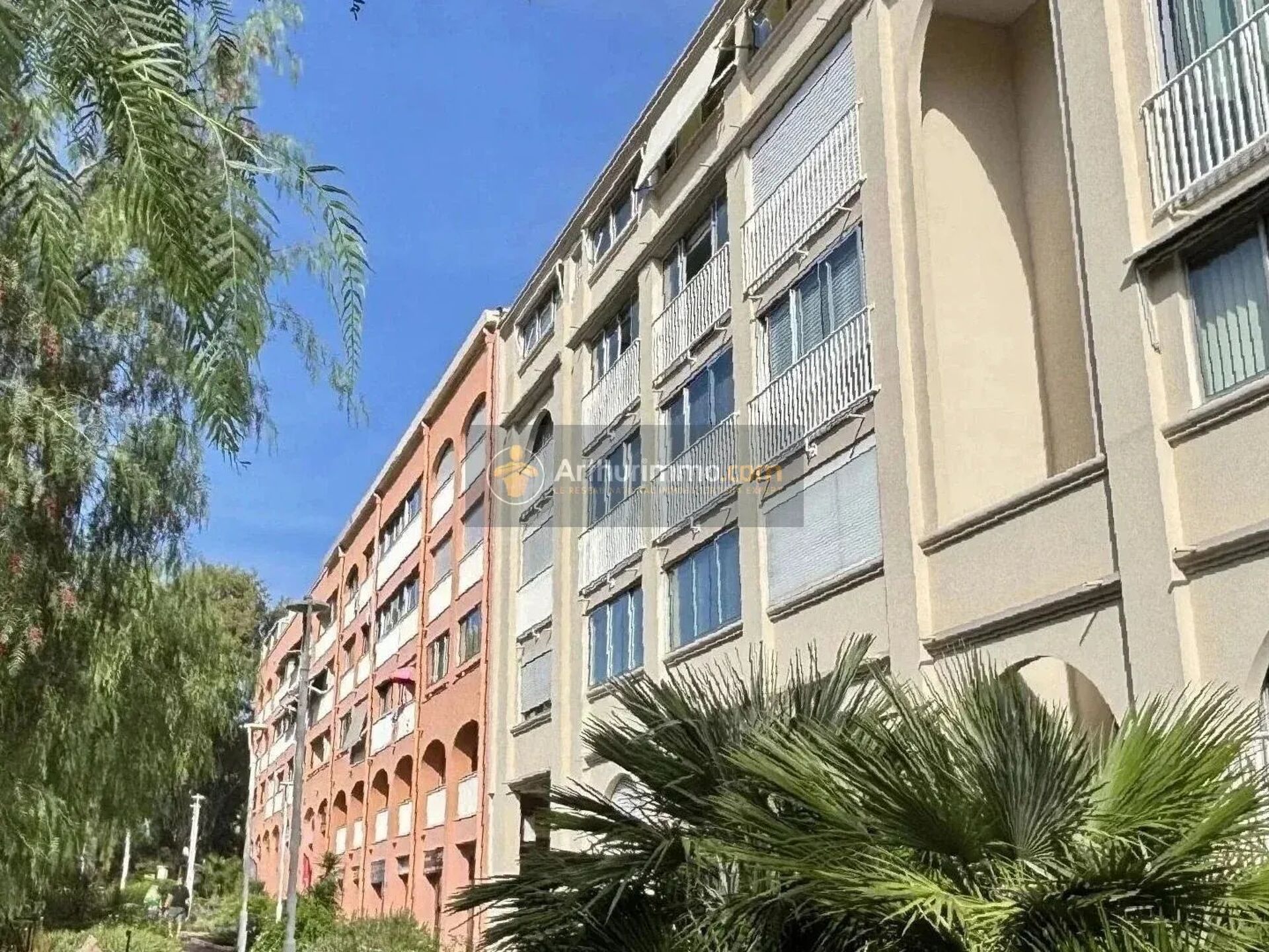 Local commercial 2 pièces 19 m² · à Fréjus · 19 m² · 105 000 €