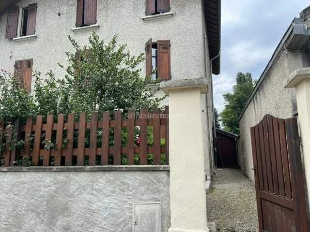 Grand appartement 4 pièces à louer à Froges — photo du bien