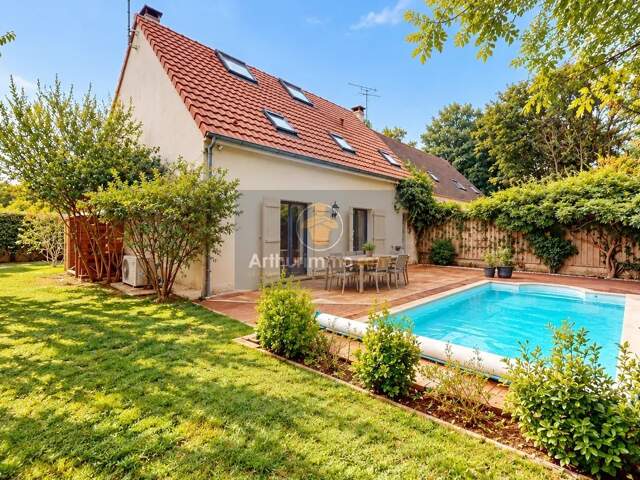 LES MUREAUX – MAISON DE 153 M² AVEC PISCINE, À DEUX PAS DE VERNEUIL-SUR-SEINE — photo du bien