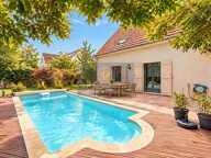 LES MUREAUX – MAISON DE 153 M² AVEC PISCINE, À DEUX PAS DE VERNEUIL-SUR-SEINE — photo 2