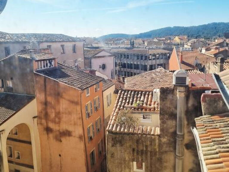 Exclusivité Draguignan centre F2 traversant au dernier étage — photo 1