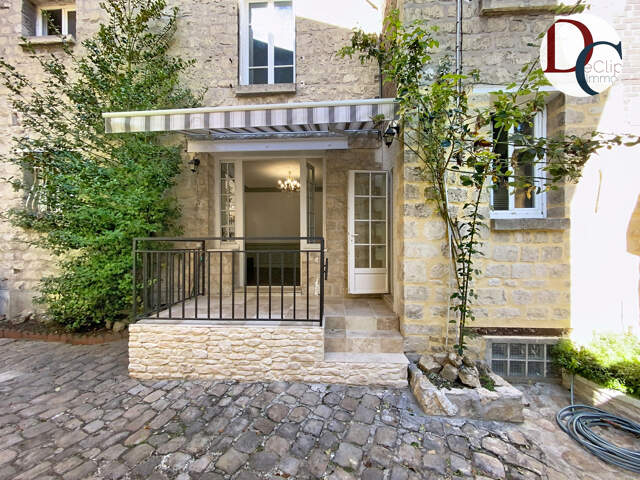 Bel appartement duplex en centre-ville de Senlis avec cour - — photo du bien