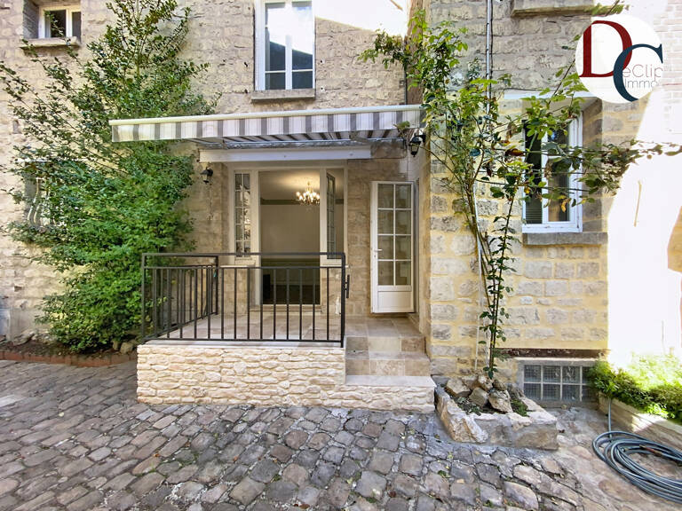 Bel appartement duplex en centre-ville de Senlis avec cour - — photo 1