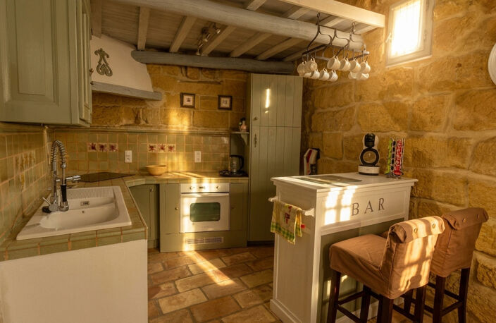 UZES CENTRE HISTORIQUE : Maison de charme P5 3 chambres — photo 4