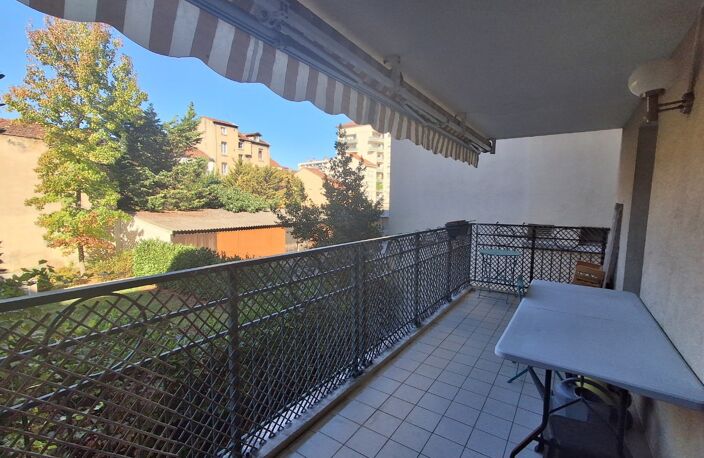 Location appartement 4 pièces 82 m² à Villeurbanne (69100) — photo 4