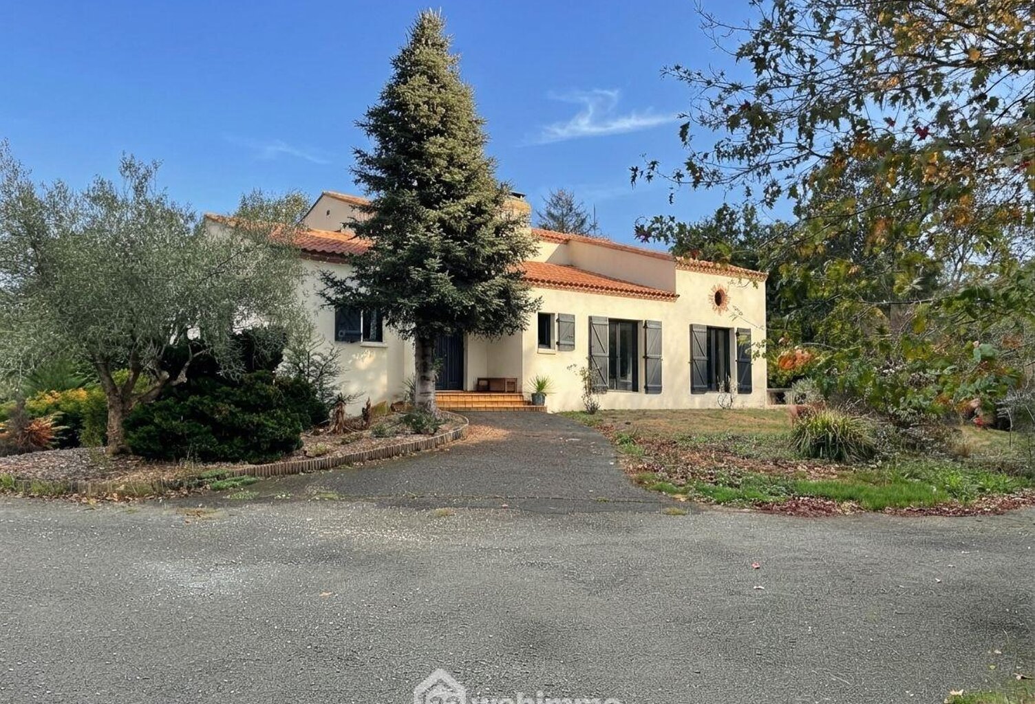 Maison - 190m² - SAINT AVAUGOURD DES LANDES — photo 1