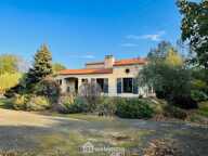 Maison - 190m² - SAINT AVAUGOURD DES LANDES — photo 2