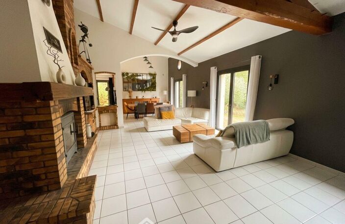 Maison - 190m² - SAINT AVAUGOURD DES LANDES — photo 3