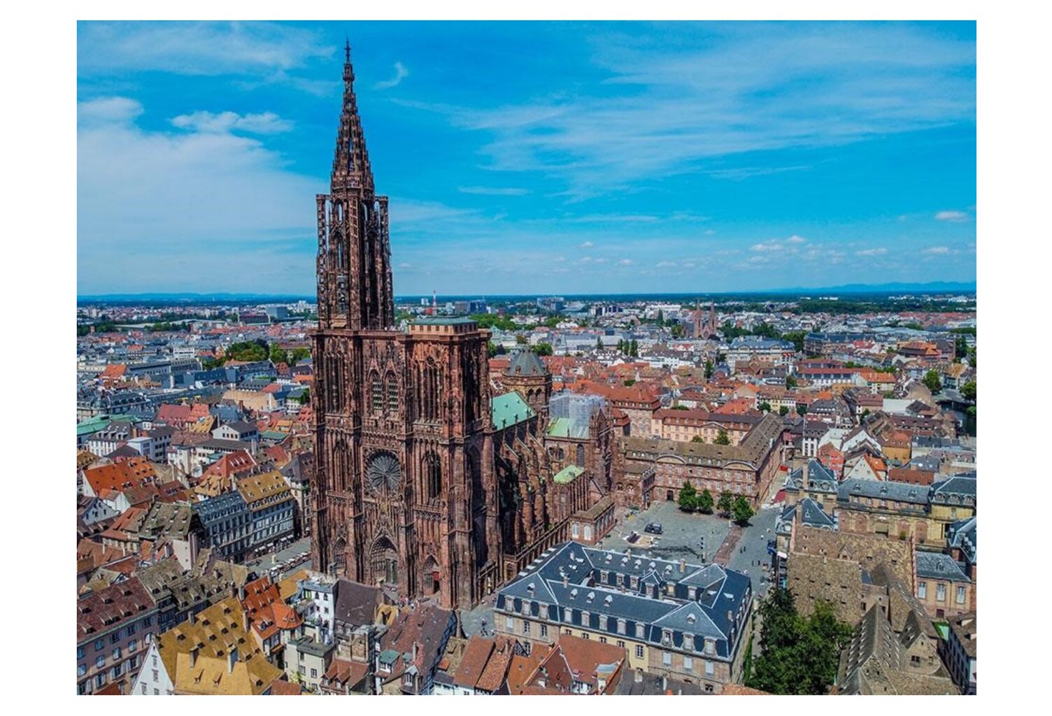Prestige & Histoire – 3 pièces avec vue Cathédrale et Place Gutenberg-Appartement 75 m² 0 pièces — photo 1