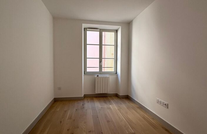 Prestige & Histoire – 3 pièces avec vue Cathédrale et Place Gutenberg-Appartement 75 m² 0 pièces — photo 4