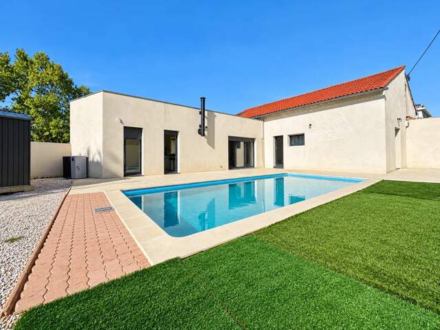 Centre village, villa 4 chambres, sur 407 m2 clos — photo du bien