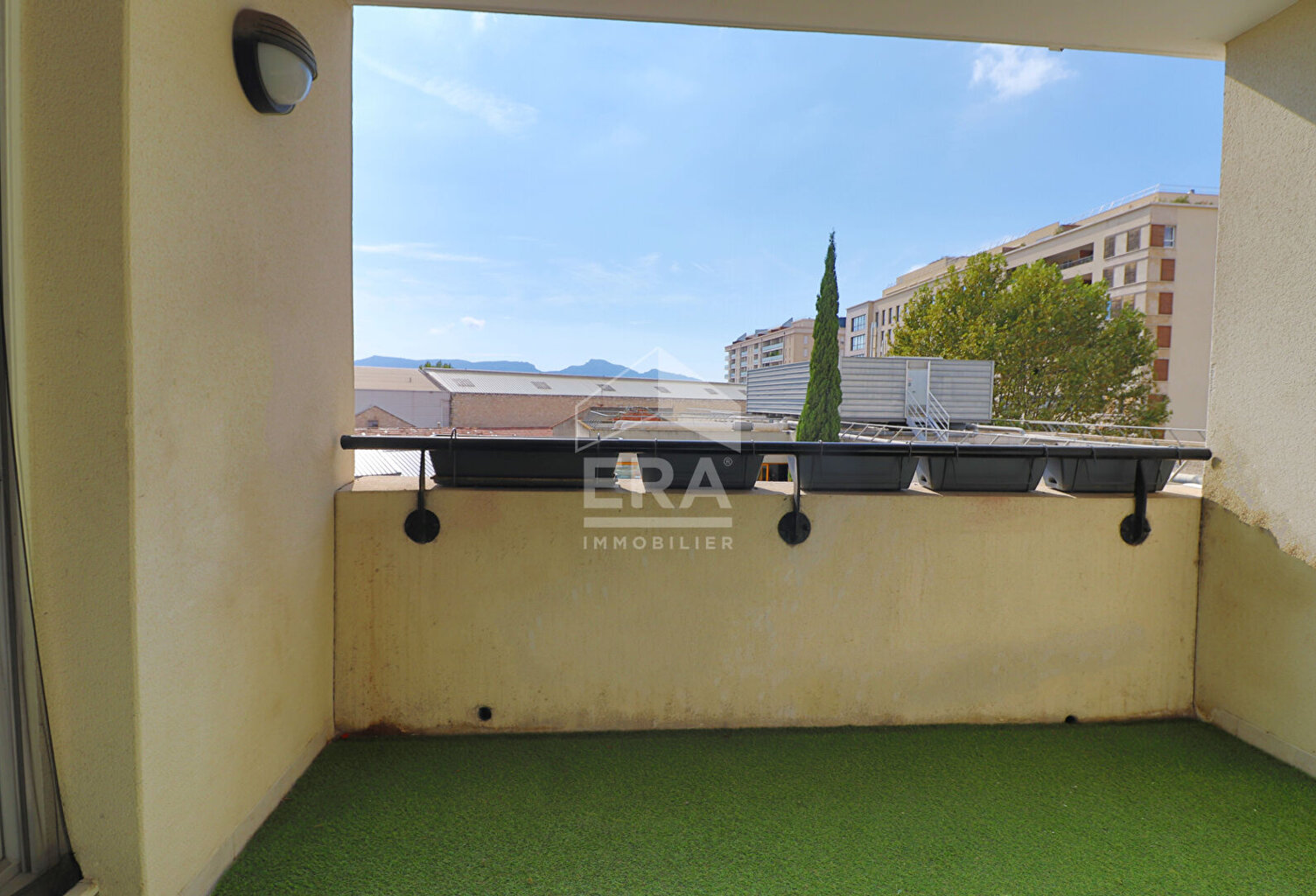 Appartement 10ème - Secteur Saint Jean - 3 pièces 71 m2 - Balcon - Parking - Traversant — photo 1