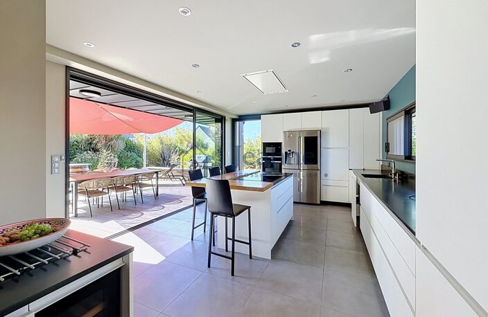 Maison familiale aux beaux volumes  Vie de plain-pied et jard — photo 2