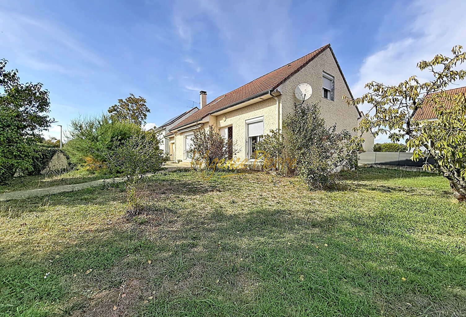 MAISON DES ANNEES 70 - AXE POITIERS-CHATELLERAULT — photo 1