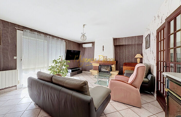 MAISON DES ANNEES 70 - AXE POITIERS-CHATELLERAULT — photo 4