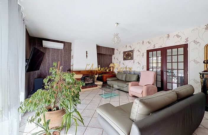 MAISON DES ANNEES 70 - AXE POITIERS-CHATELLERAULT — photo 5