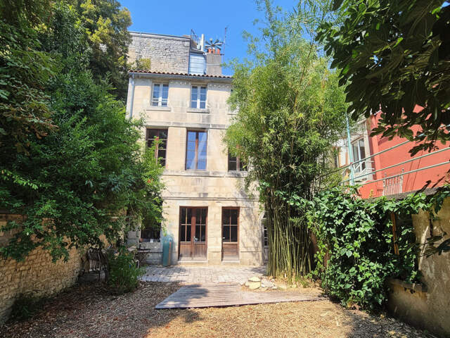 RARE À ROCHEFORT ? MAISON AU CALME AVEC JARDIN DANS UNE RUE TRÈS PRISÉE — photo du bien