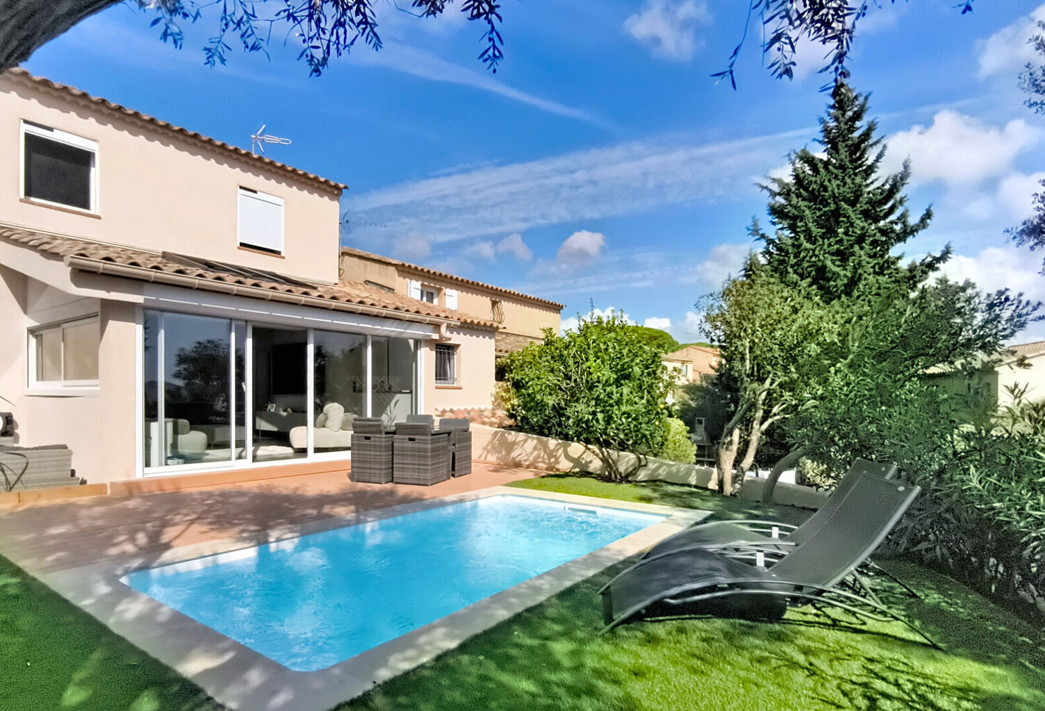 FREJUS TOUR DE MARE MAISON T4 PISCINE GARAGE — photo 1