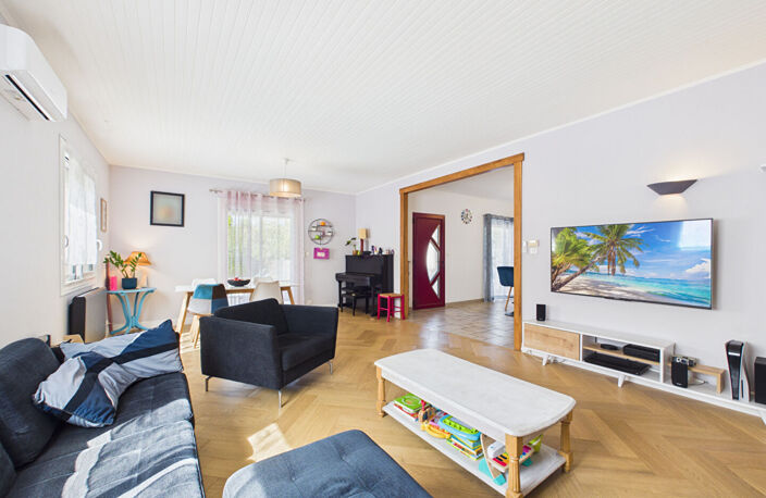 MAISON FAMILIALE DE 142 m² AVEC PISCINE et SOUS-SOL — photo 5