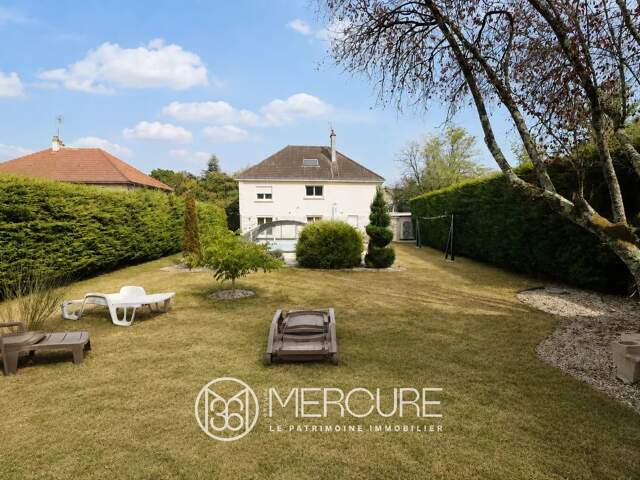 Maison familiale spacieuse avec piscine et vue panoramique au cœ — photo du bien