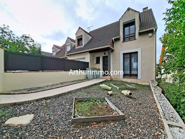 Maison 5 pièces avec jardin et garage — photo du bien