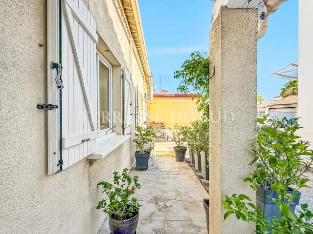 Maison de Ville avec petite Terrasse et Stationnement Privatif - Centre de Saint Victoret — photo du bien