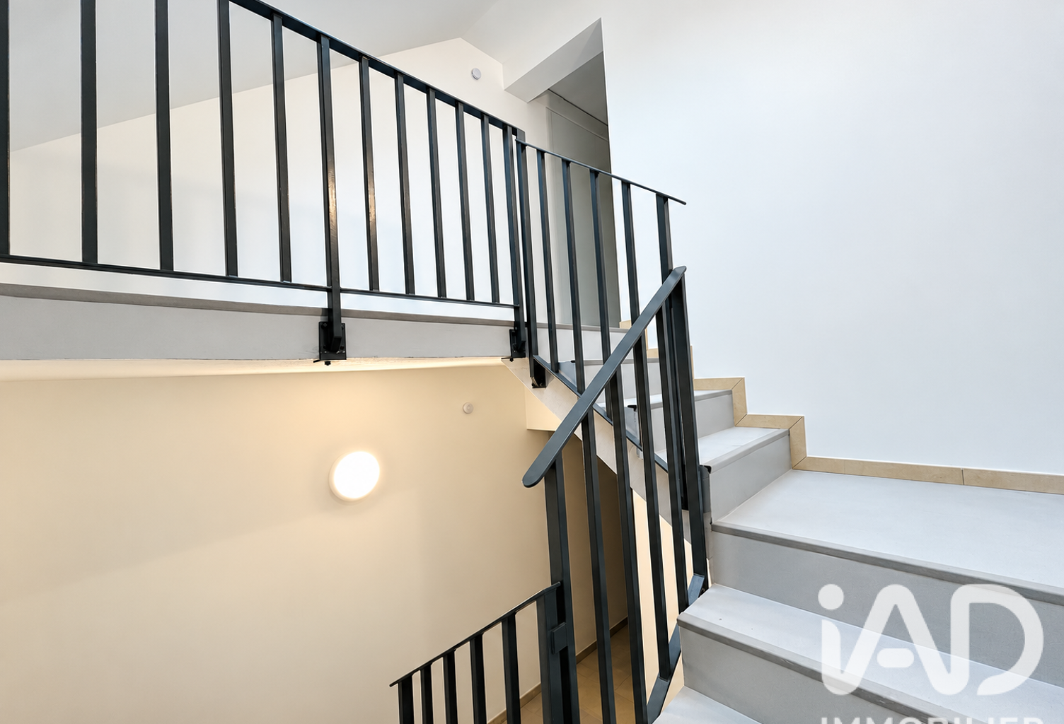 Location Immeuble 4 pièces — photo 1