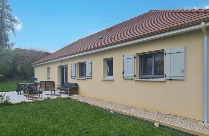 Beau pavillon de 2023 dans un environnement calme — photo 2
