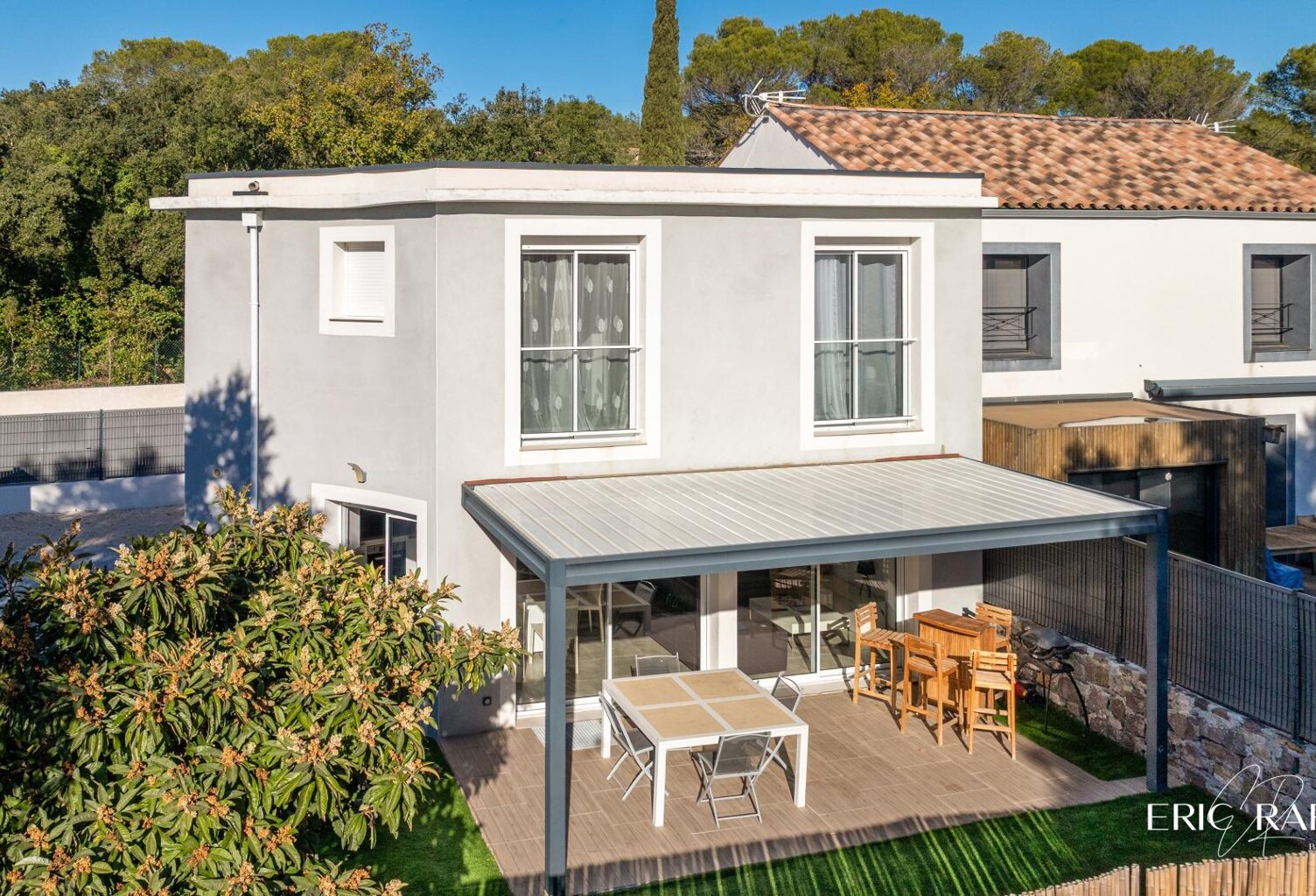 Villa récente, 2 chambres, jardin avec pergola bioclimatique — photo 1