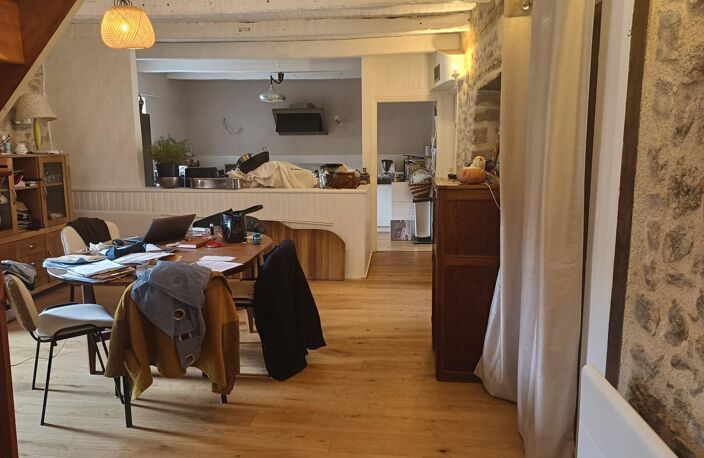 MAISON EN PIERRES  4 CHAMBRES JARDIN  DEPENDANCE DANS VILLAGE TOURISTIQUE — photo 2
