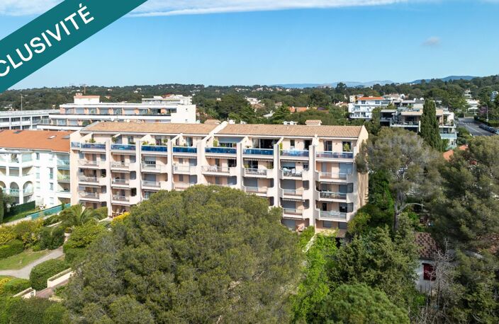 Dernier étage  Terrasse 50 m²  Vue mer & verdure  Boulouris — photo 2