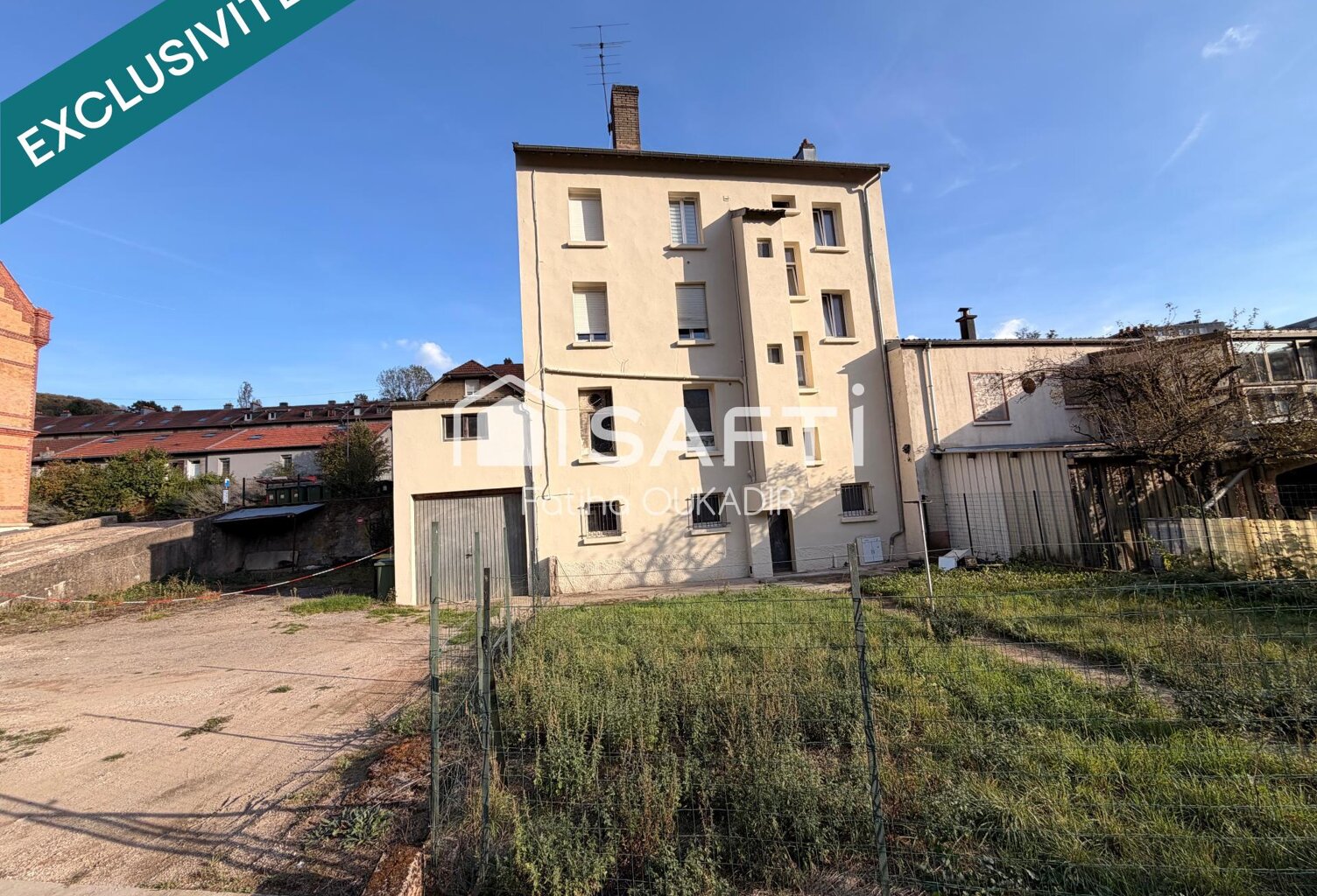IMMEUBLE DE RAPPORT  4 APPARTEMENTS, LOCAL COMMERCIAL, 2 GARAGES ET TERRAIN CONSTRUCTIBLE — photo 1