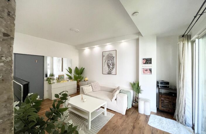 Immeuble de rapport entièrement rénové hyper-centre Angoulême. — photo 2