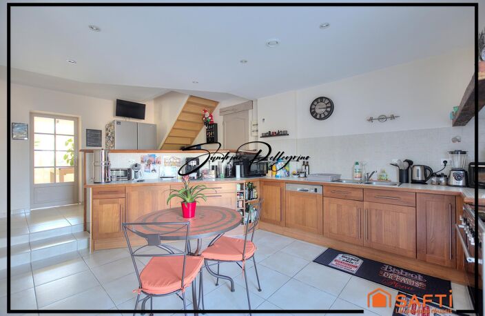 Propriété de 460 m2, 8 chambres. — photo 2