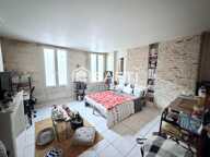IMMEUBLE DE 5 LOGEMENTS + UNE COUR DANS LE CENTRE VILLE DE NIORT — photo 2