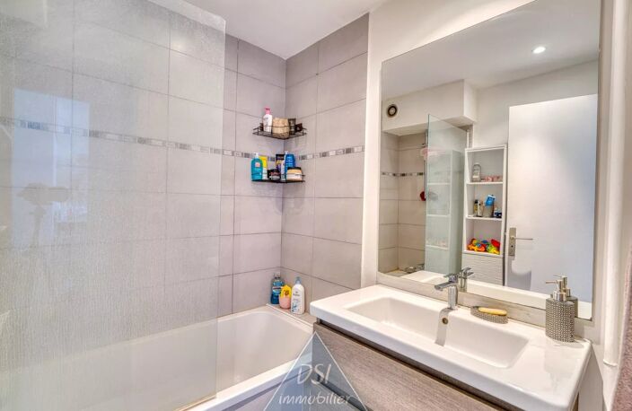 VILLEURBANNE CUSSET – À VISITER SANS TARDER – T3/T4 – 68 m² – 2 CHAMBRES + BUREAU/DRESSING – BALCONS – PARKING & CAVE – ASCENSEUR — photo 4