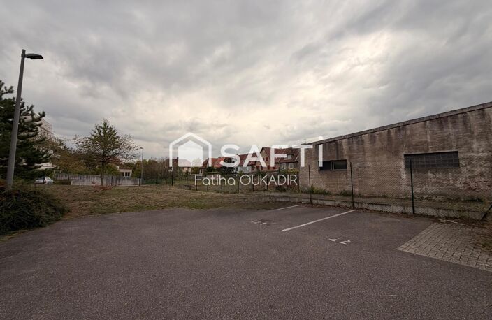 TERVILLE  LOT DE 8 PLACES DE STATIONNEMENT SÉCURISÉES — photo 2
