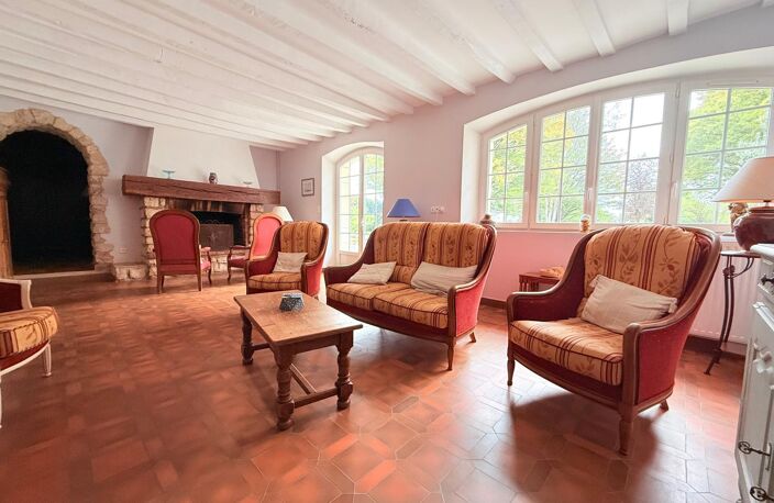 Belle propriété familiale offrant espace, confort et tranquilité dans un environnement verdoyant sur un hectare — photo 5