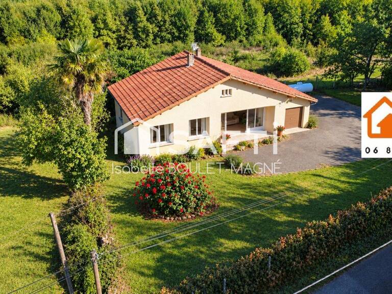 Maison traditionnelle de plain-pied avec extension possible, beau jardin, vue sur les Pyrénées. — photo 1